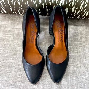 Women's Gracie d'Orsay Side Cutout Pumps size 8.5